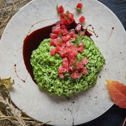 Ризотто со шпинатом, свежим тунцом и соусом терияки