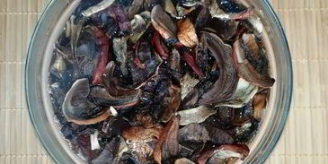 розовое ризотто с белыми грибами