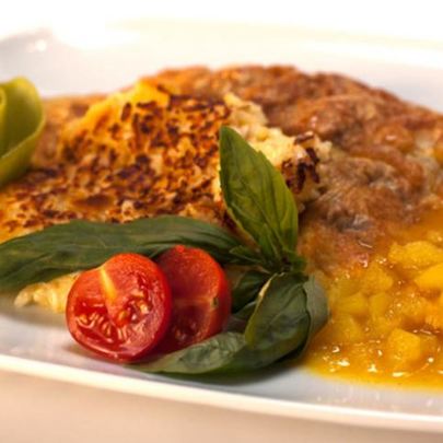 Свиная отбивная с ризотто и яблочным чатни