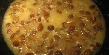 зеленое ризотто с опятами и креветками