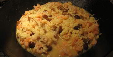 зеленое ризотто с опятами и креветками