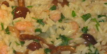 зеленое ризотто с опятами и креветками