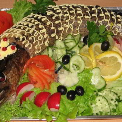 Фаршированная щука со свининой и овощами