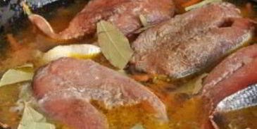 горбуша, тушенная с овощами