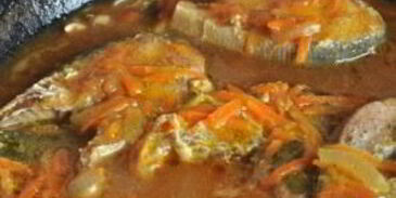 горбуша, тушенная с овощами