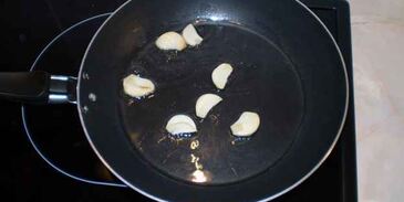 креветки жареные с чесноком