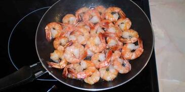 креветки жареные с чесноком
