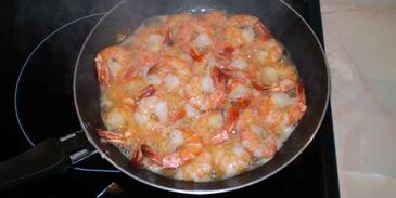 креветки жареные с чесноком