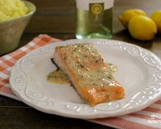 Лосось под соусом