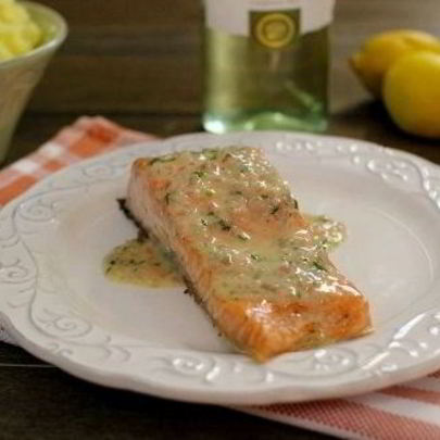 Лосось под соусом