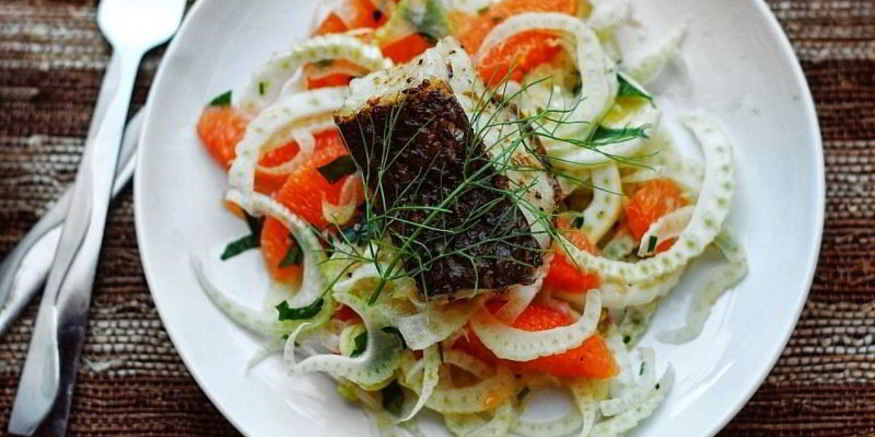 Рецепт морского окуня на салате