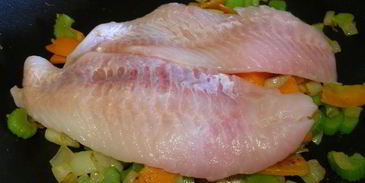 рыба с соусом из крыжовника