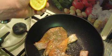 рыба жареная с овощами