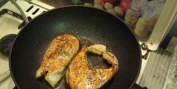 рыба жареная с овощами