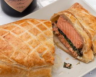 Семга в слоеном тесте