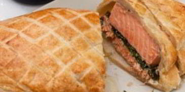 семга в слоеном тесте