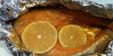 семга, запеченная под соусом