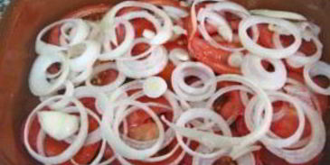 скумбрия в духовке с помидорами