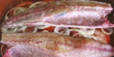 скумбрия в духовке с помидорами