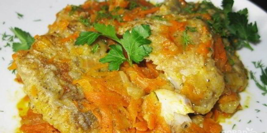 Рецепт тушеной рыбы с морковкой и луком