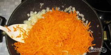 тушеная рыба с морковкой и луком