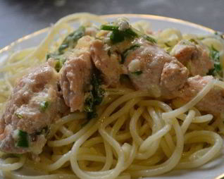 Жареная семга под сливочным соусом