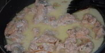 жареная семга под сливочным соусом