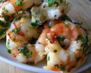 Жареные креветки в чесночном масле