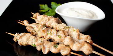 куриные шашлычки на шпажках