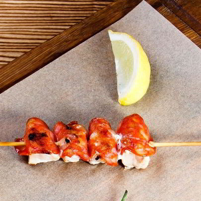 Шашлычки из куриного филе с чоризо