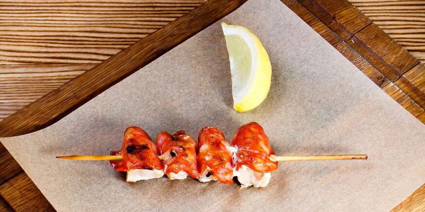 Рецепт шашлычков иза куриного филе с чоризо