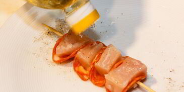 шашлычки из куриного филе с чоризо