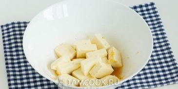 шашлык из кабачков с сыром на шпажках на сковороде