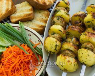 Шашлык из шампиньонов с картофелем