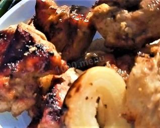 Шашлык маринованный с луком классический