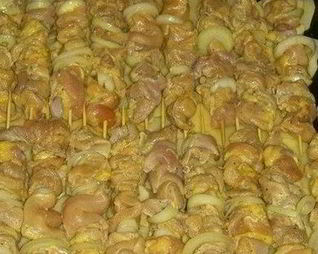 Сочный куриный шашлык с картофелем в духовке