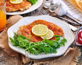 Шницель из свиной корейки на кости