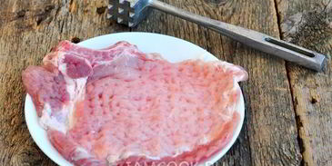 шницель из свиной корейки на кости