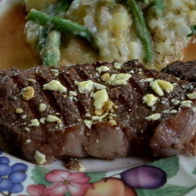 Говяжьи стейки в винном красном соусе