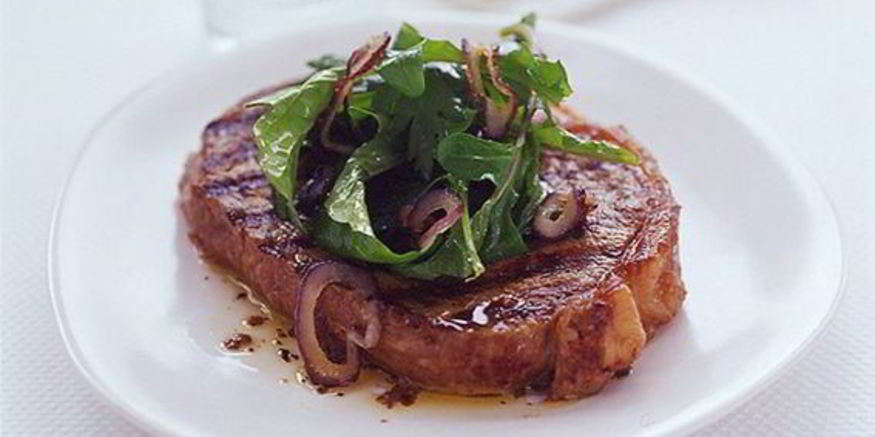 Рецепт обожженного стейка с рукколой