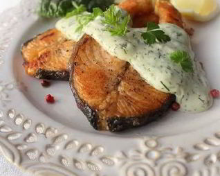 Рыбные стейки с пикантным соусом