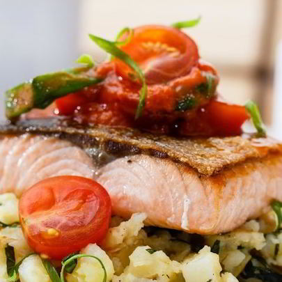 Стейк из форели с картофелем