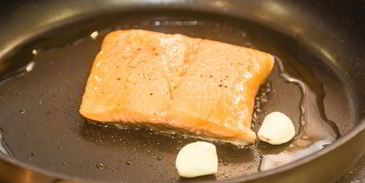 стейк из форели с картофелем