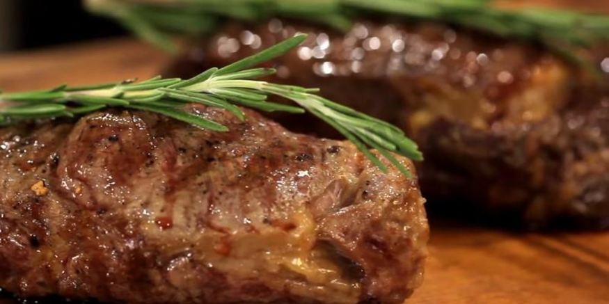 Рецепт стейка из говядины на сковороде