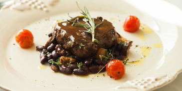 стейк из говядины с красной фасолью