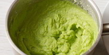 стейк из говядины с тыквенным соусом и пюре из брокколи