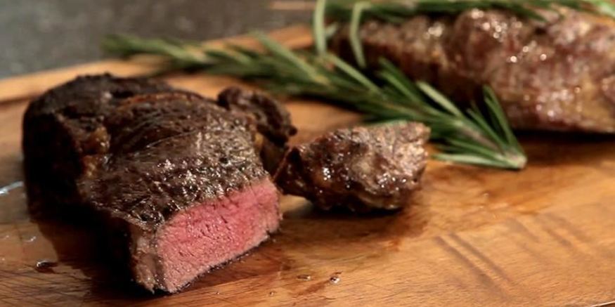 Рецепт стейка из мраморной говядины жареный на сковороде гриль