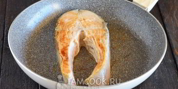 стейк из семги на сковороде