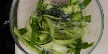 стейк из семги с грецким орехом