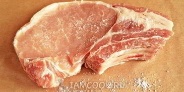 стейк из свинины на кости